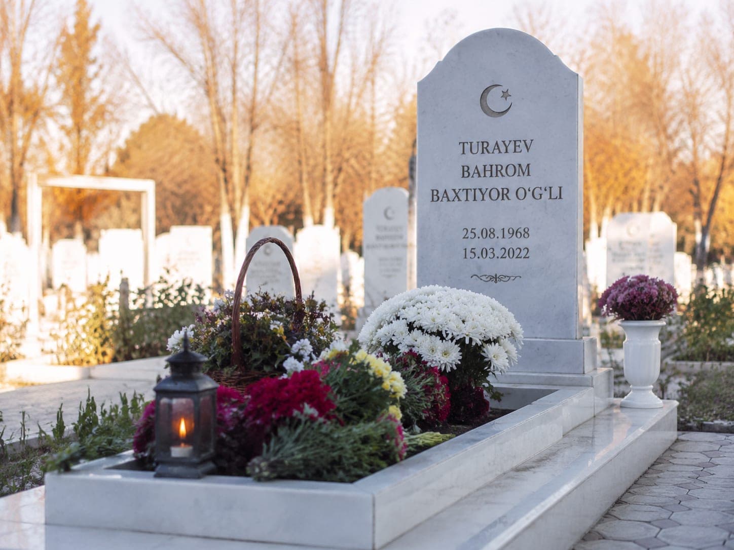 Gedenkbesuch + Blumen (Standard) — Usbekistan